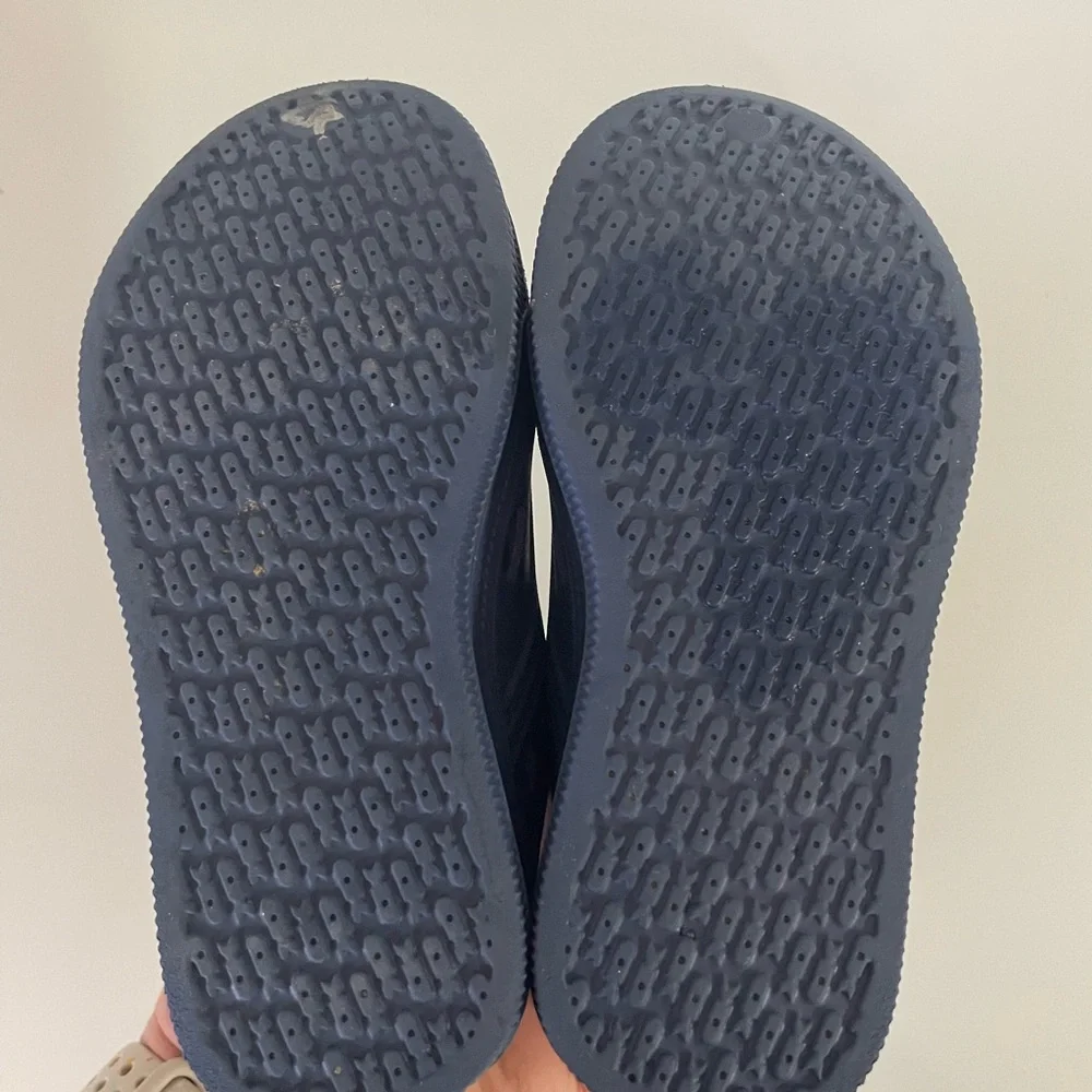 OshKosh B’Gosh rubber summer slip on shoes size 7‎ toddlers blue